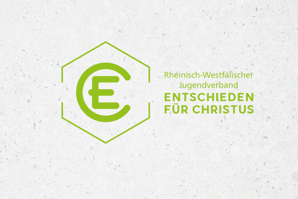 Logo des Rheinisch-Westfälischen Jugendverbands ‚Entschieden für Christus‘ in Hellgrün auf heller Steinstruktur.