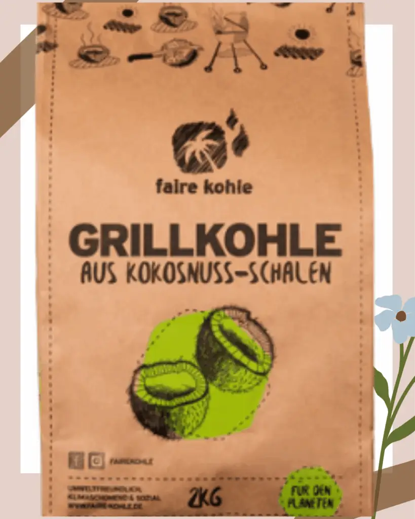 erpackung von „Faire Kohle“ Grillkohle aus Kokosnussschalen mit Illustration von Kokosnüssen und Hinweis auf nachhaltiges Grillen