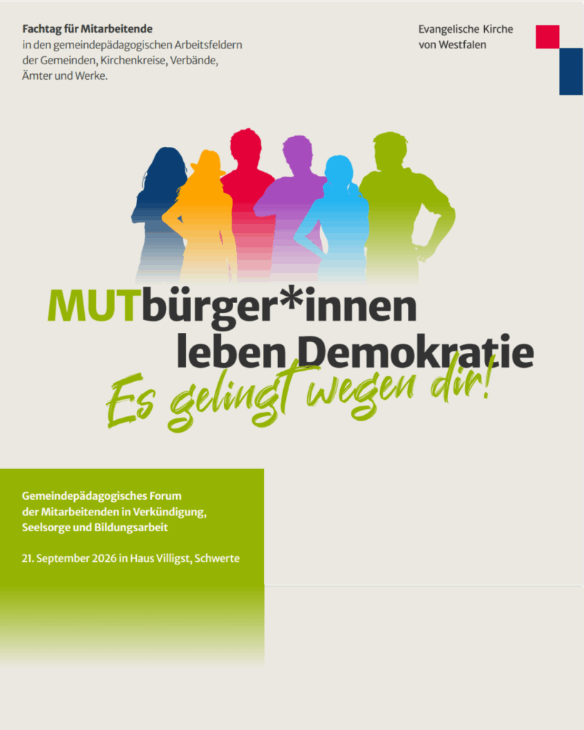 Grafik zu einem Fachtag der Evangelischen Kirche von Westfalen. Vor hellem Hintergrund stehen bunte Silhouetten von Menschen. In großer Schrift steht: „MUTbürger*innen leben Demokratie – Es gelingt wegen dir!“ Der Fachtag findet am 21. September 2026 in Haus Villigst, Schwerte statt.