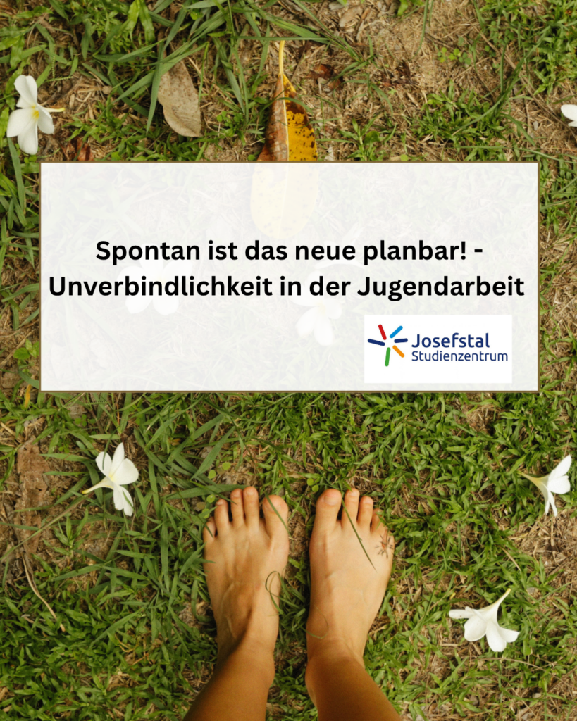 Titelbild „Spontan ist das neue planbar! – Unverbindlichkeit in der Jugendarbeit“ vor einer Wiese mit Blumen und barfüßigen Füßen. Logo des Josefstal Studienzentrums.