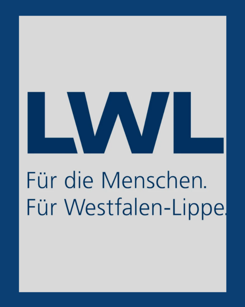 Logo des Landschaftsverbandes Westfalen-Lippe (LWL) mit dem Slogan „Für die Menschen. Für Westfalen-Lippe.“ auf grauem Hintergrund.